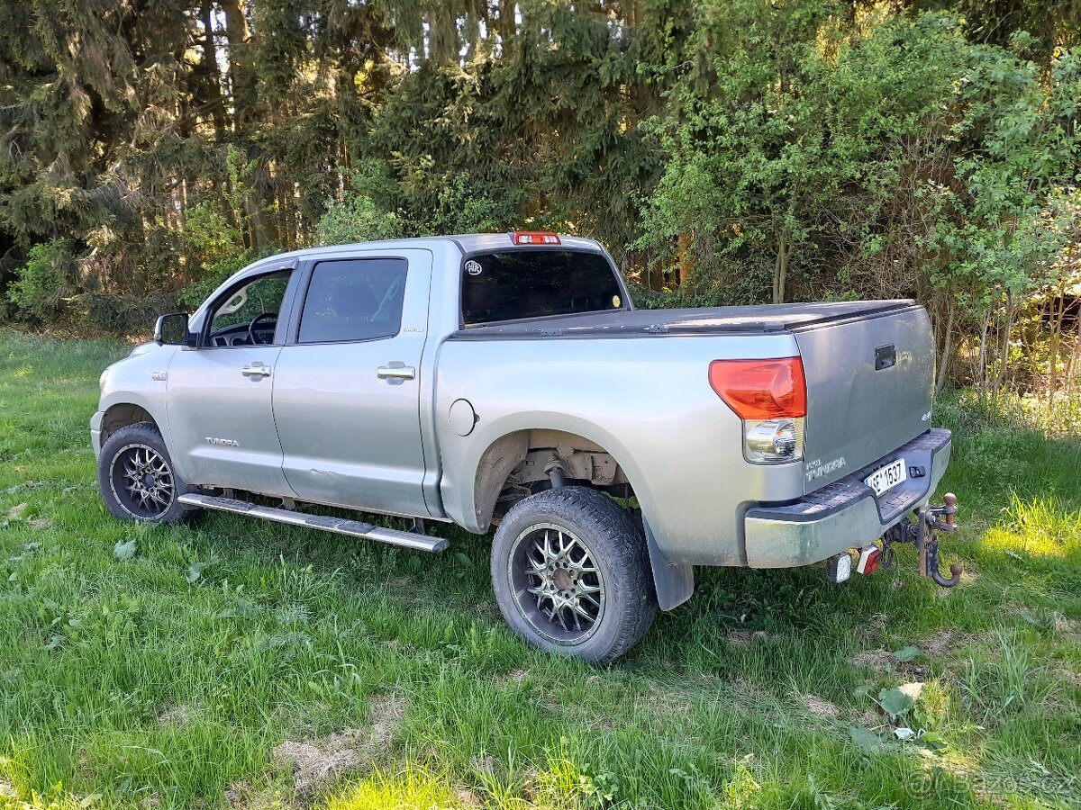 Prodám Toyota Tundra 4x4 ,5.7 ,8V