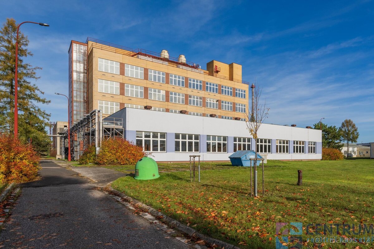 Nabízíme k pronájmu přízemní výrobní nebo skladovocí halu o - 3