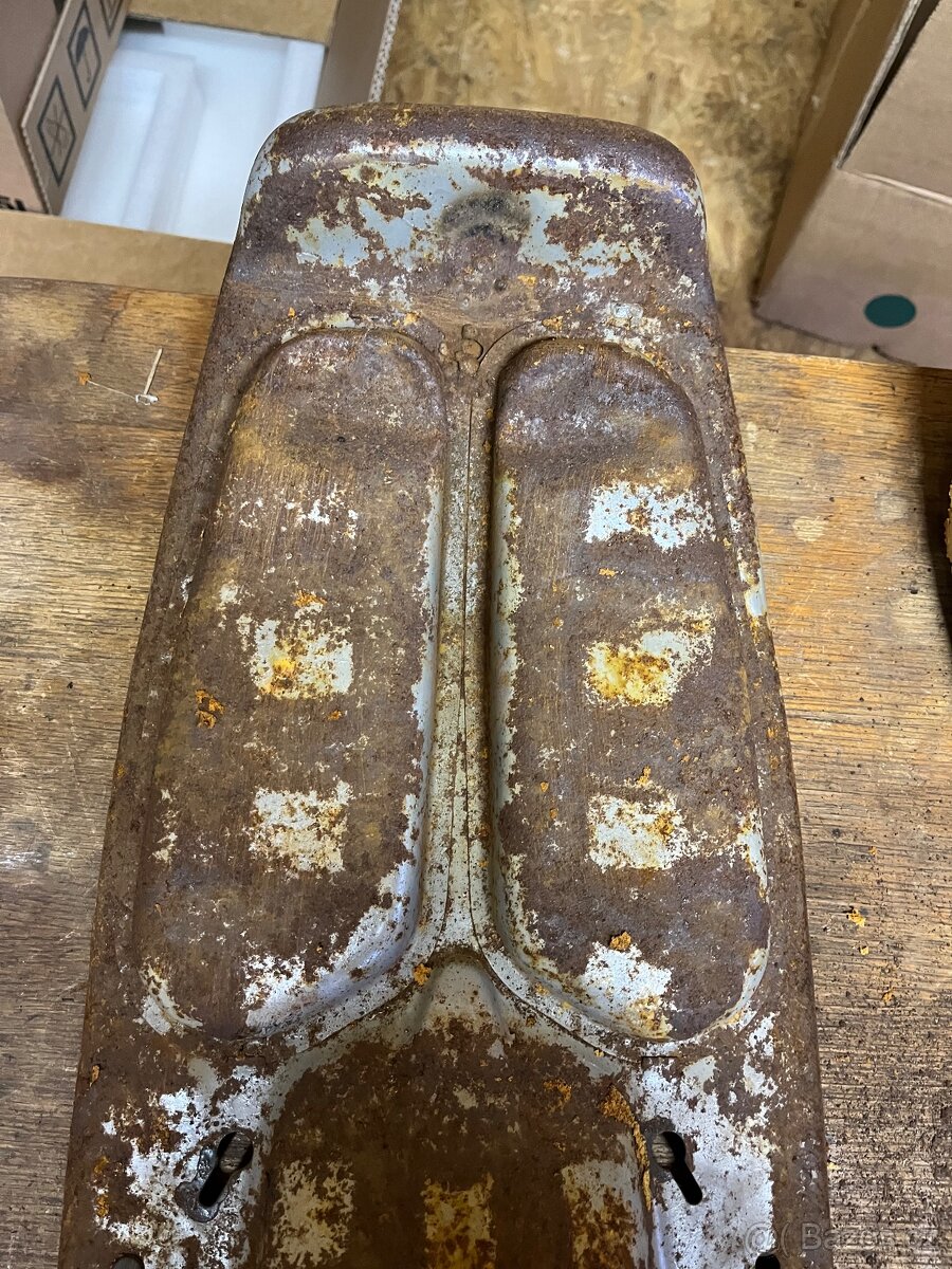 Plech sedla Jawa panel + molitan sedla - 3