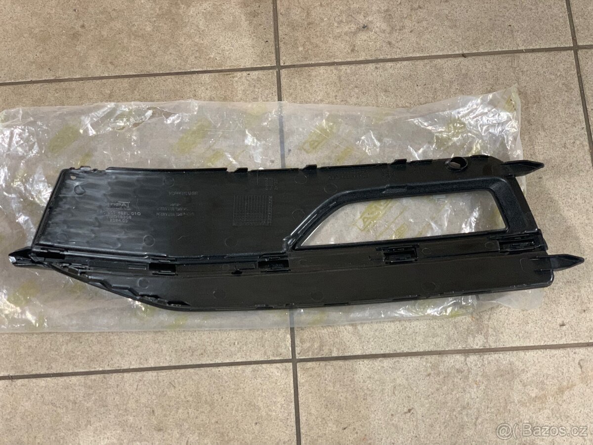 Mřížka nárazníku pravá Audi A4 8K0 807 682 - 3
