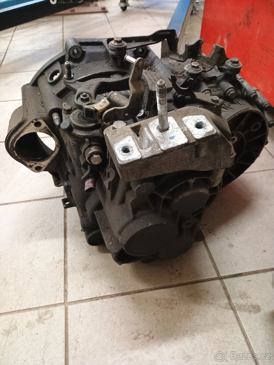 Manuální převodovka Sharan 2.0i - 3