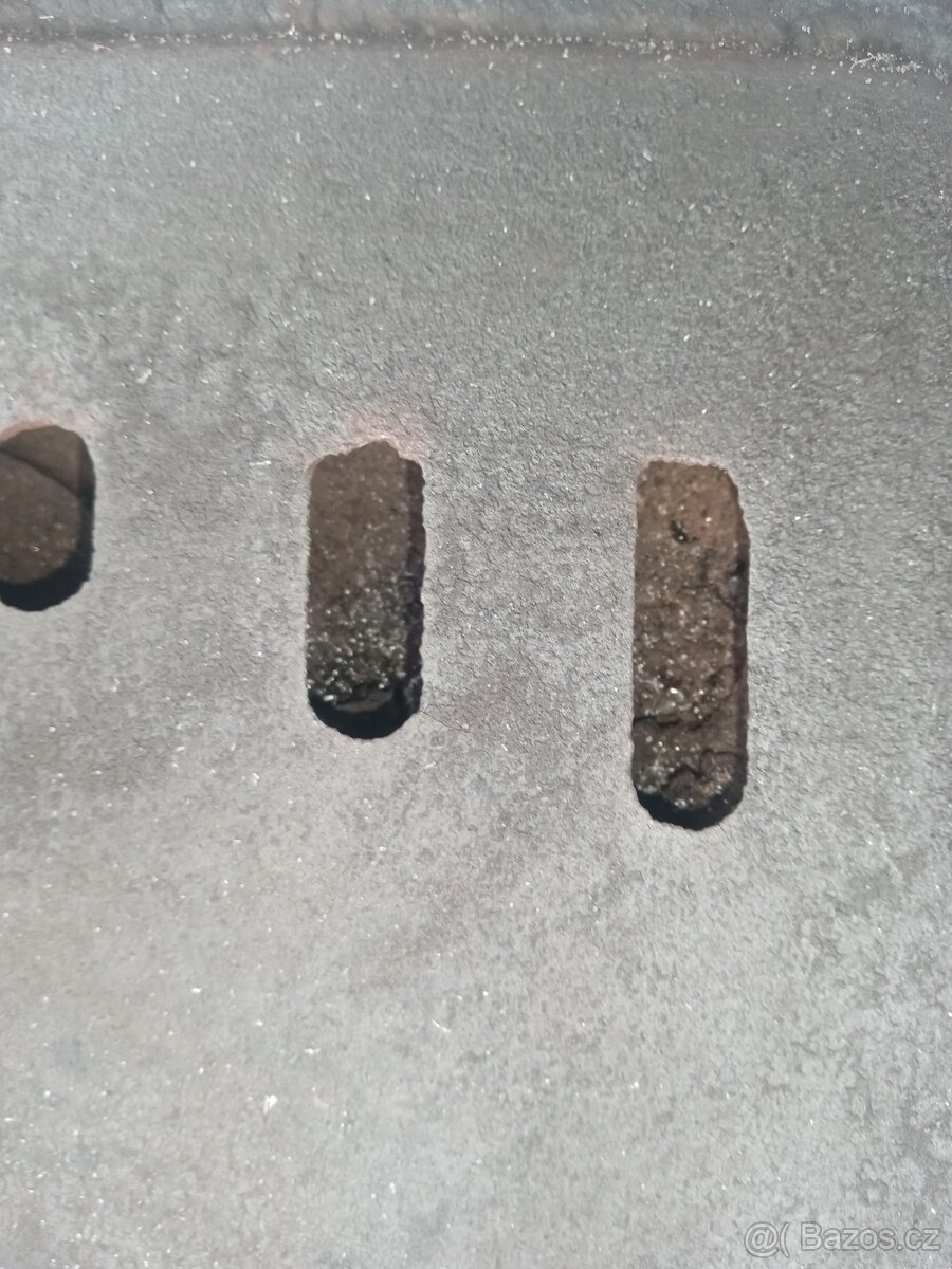 Prodám přikládací dvířka kotel Viadrus U26 - 3