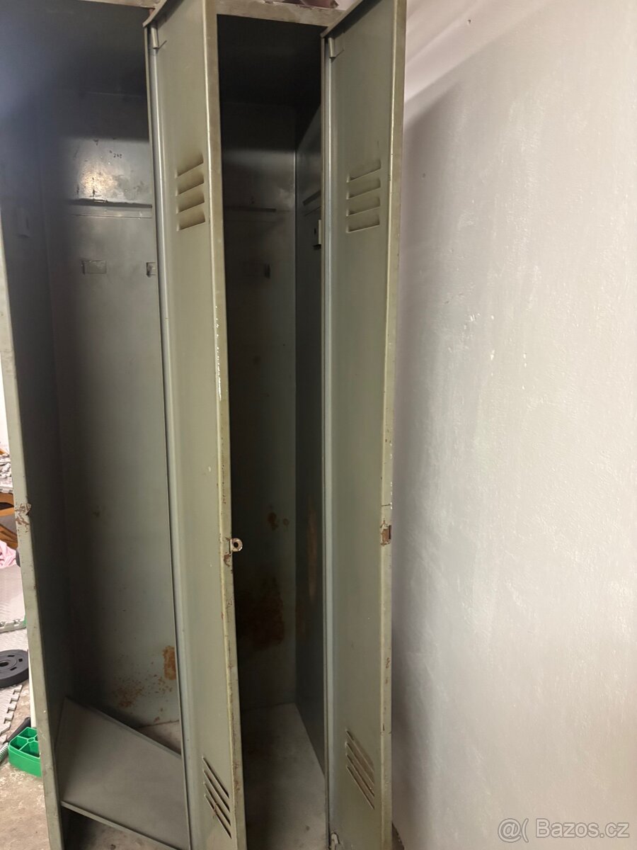 Plechová šatní skříň – za odvoz - 3