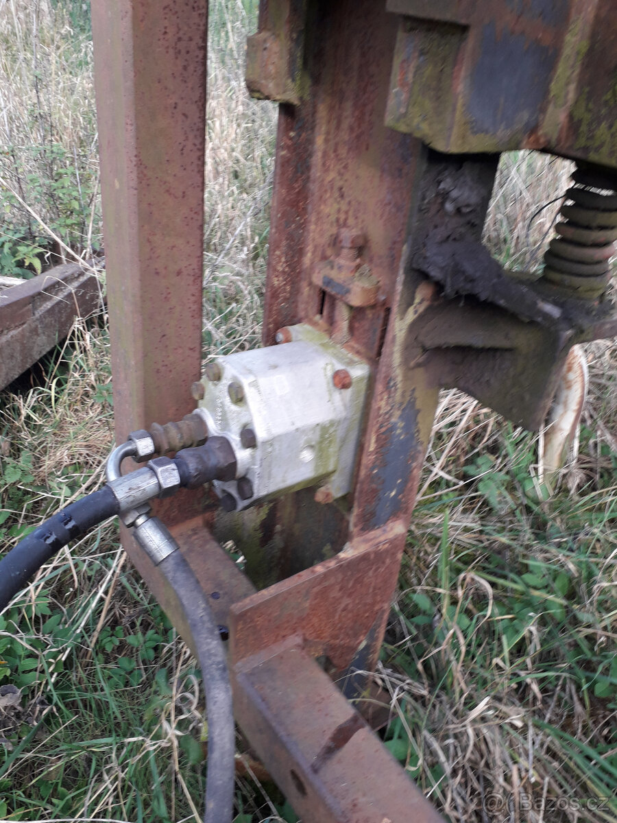 Zatloukač kůlů - 3