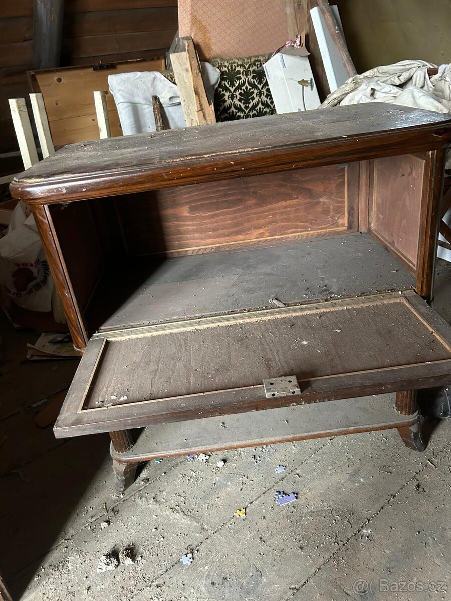 Starý noční stolek - 3