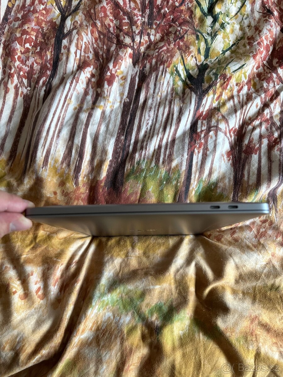 MacBook Pro 13” (M2, 2022) – velmi dobrý stav + Magic Mouse - 3