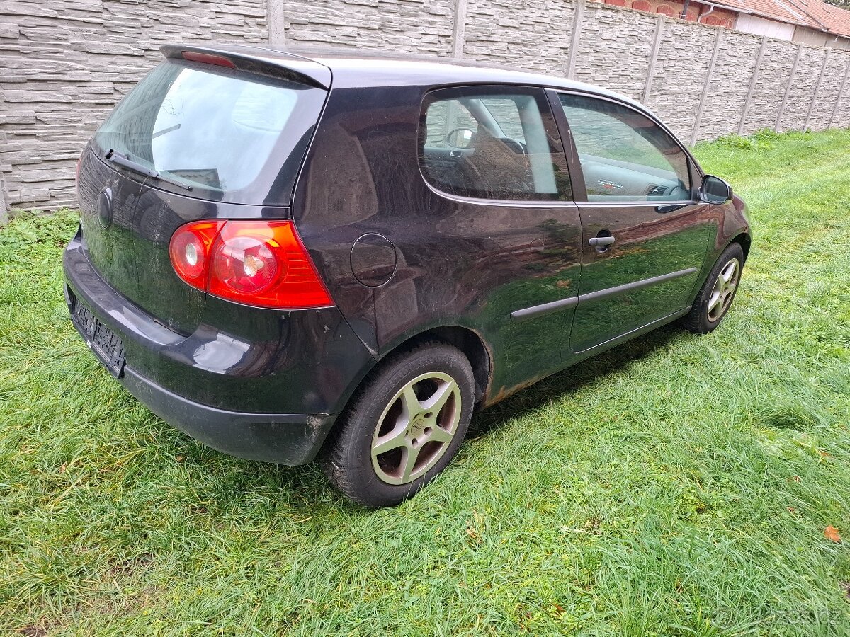 VW Golf V 1.4i 55kw/ / Celek na díly/ // - 3