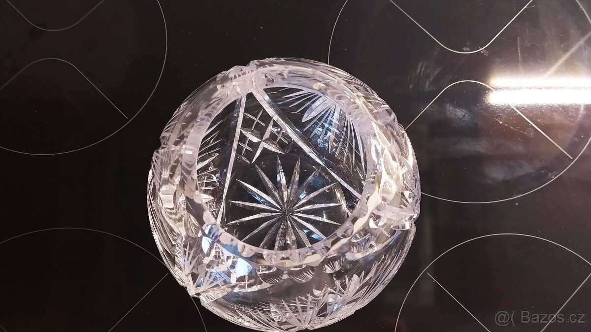 broušená kulatá váza - 3