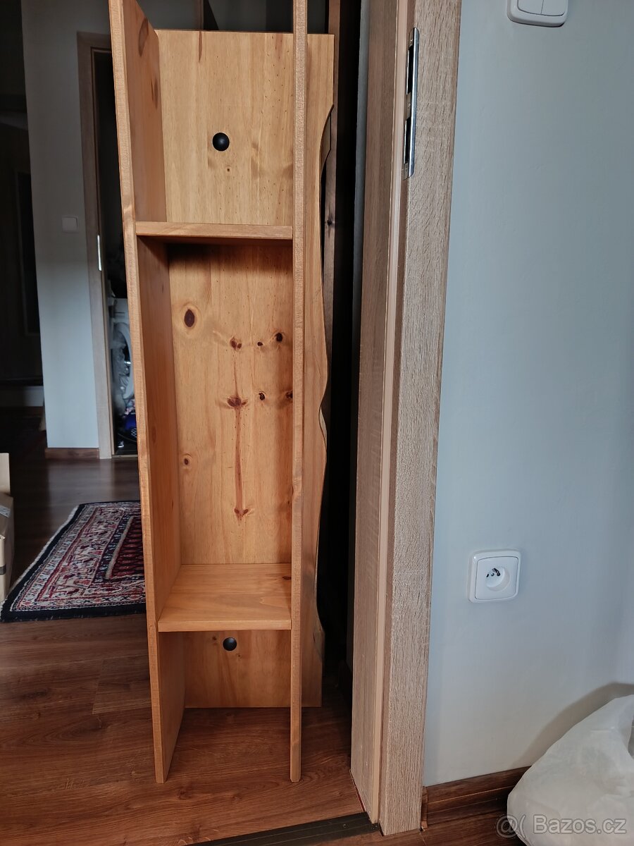 Prodám dva dřevěné regály Ikea - 3