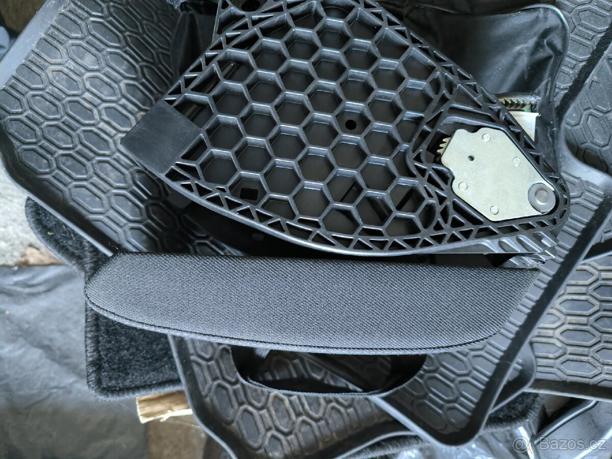 Škoda Octavia 2 loketní opěrka - nová - 3