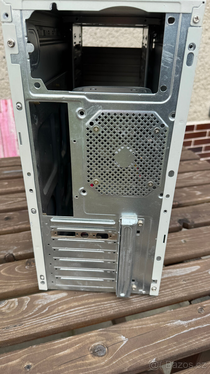 Prodám starší počítačovou skříň (ATX) 006 - 3