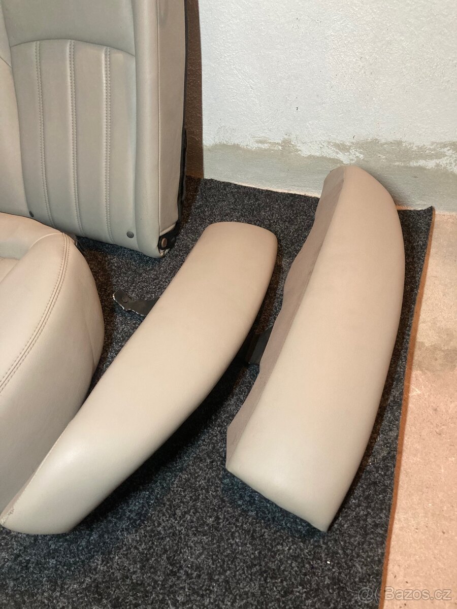 Chrysler 300c sedačky - 3