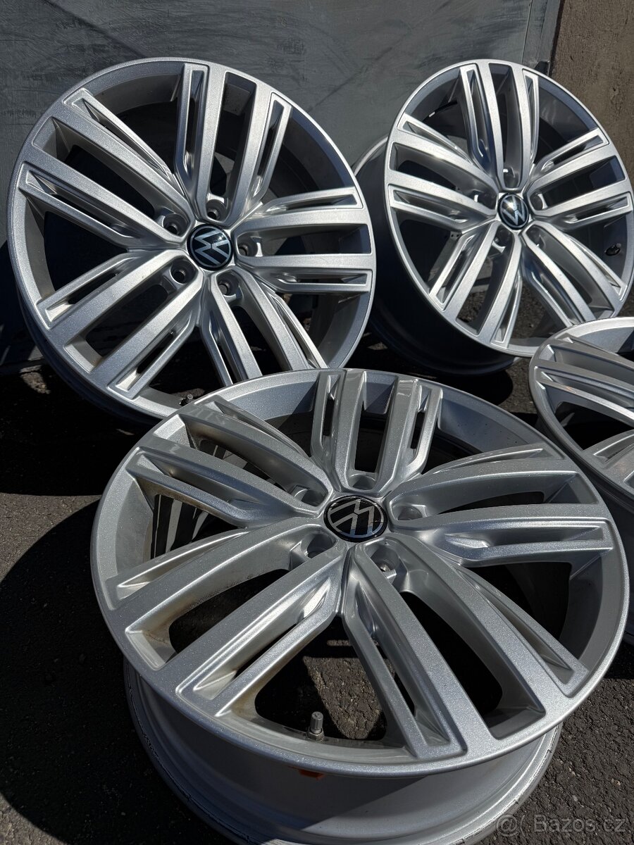 Originál VW R19 5x112 R-line - 3