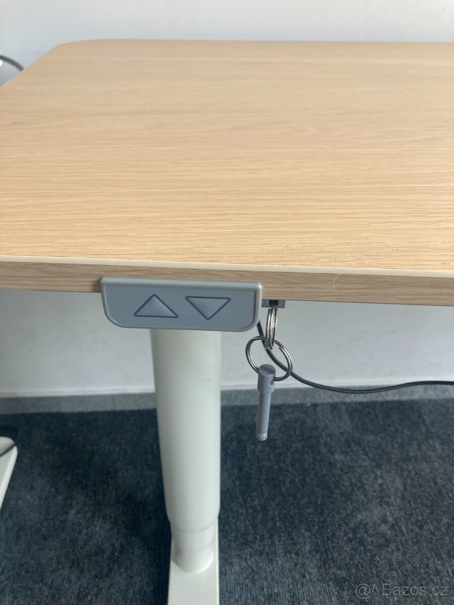 IKEA polohovatelný kancelářský stůl BEKANT pravý roh - 3