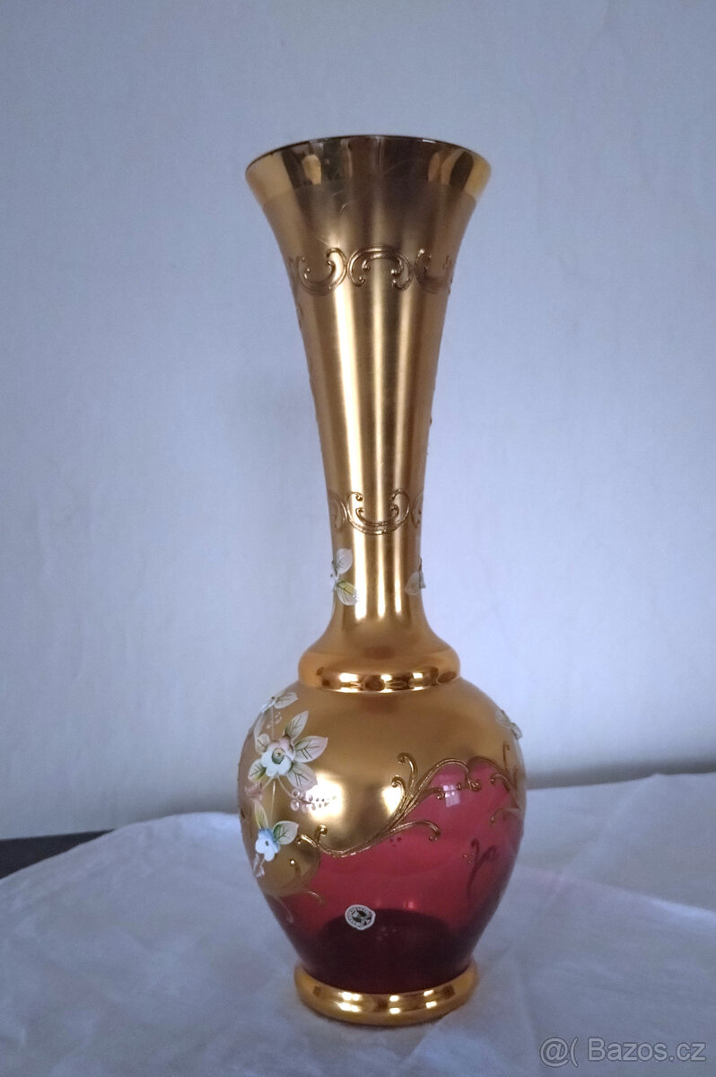 značená zlacená váza, vysoký smalt, Nový Bor 70. léta - 3