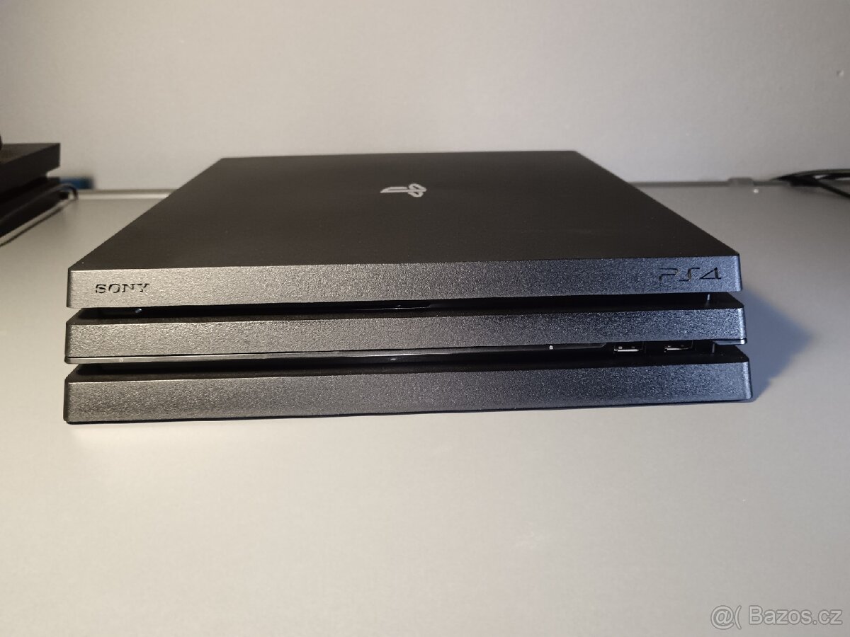 PlayStation 4 PRO - 3
