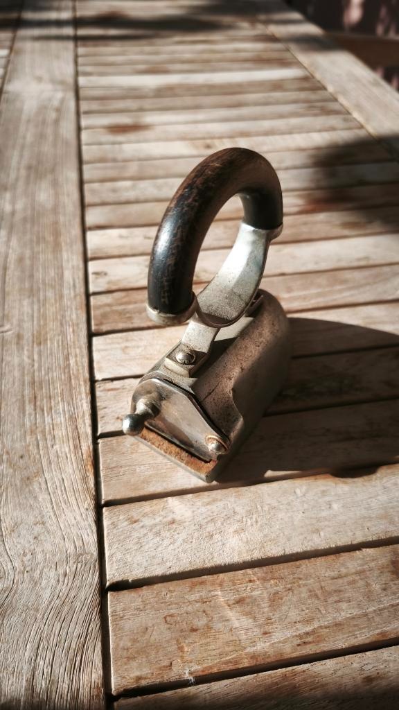 Stará žehlička malá - 3