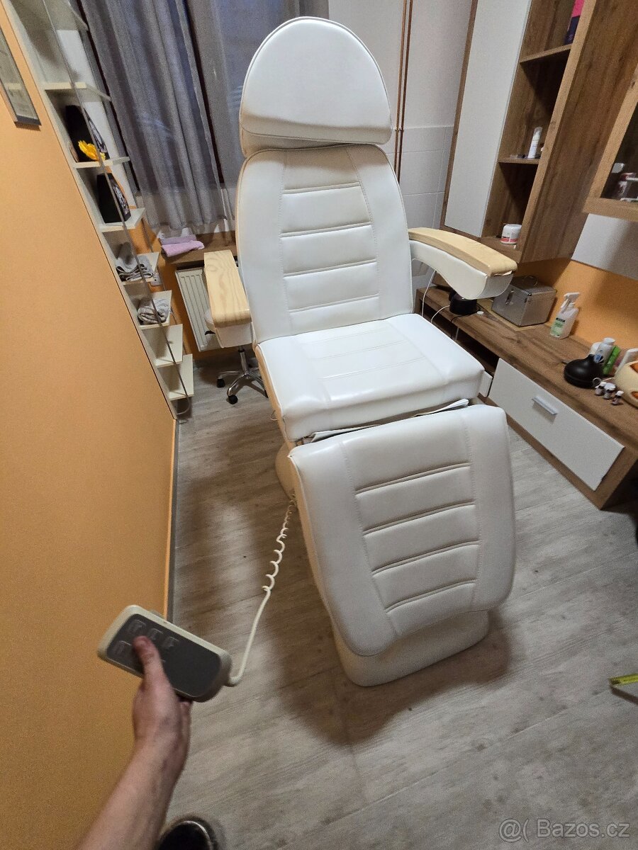Elektrické Kosmetické křeslo AKCE /lehátko 3 motory bílé - 3