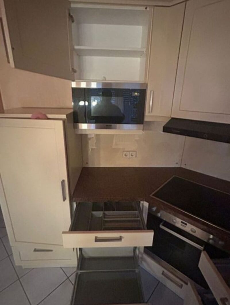 Prostorná venkovská kuchyně s vestavěnými spotřebiči,5594 - 3