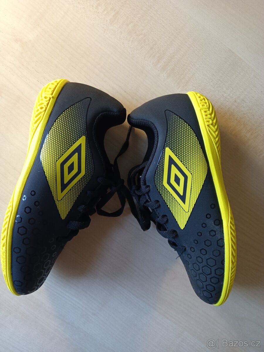 Sálové boty zn. Umbro vel. 32 - NOVÉ - 3