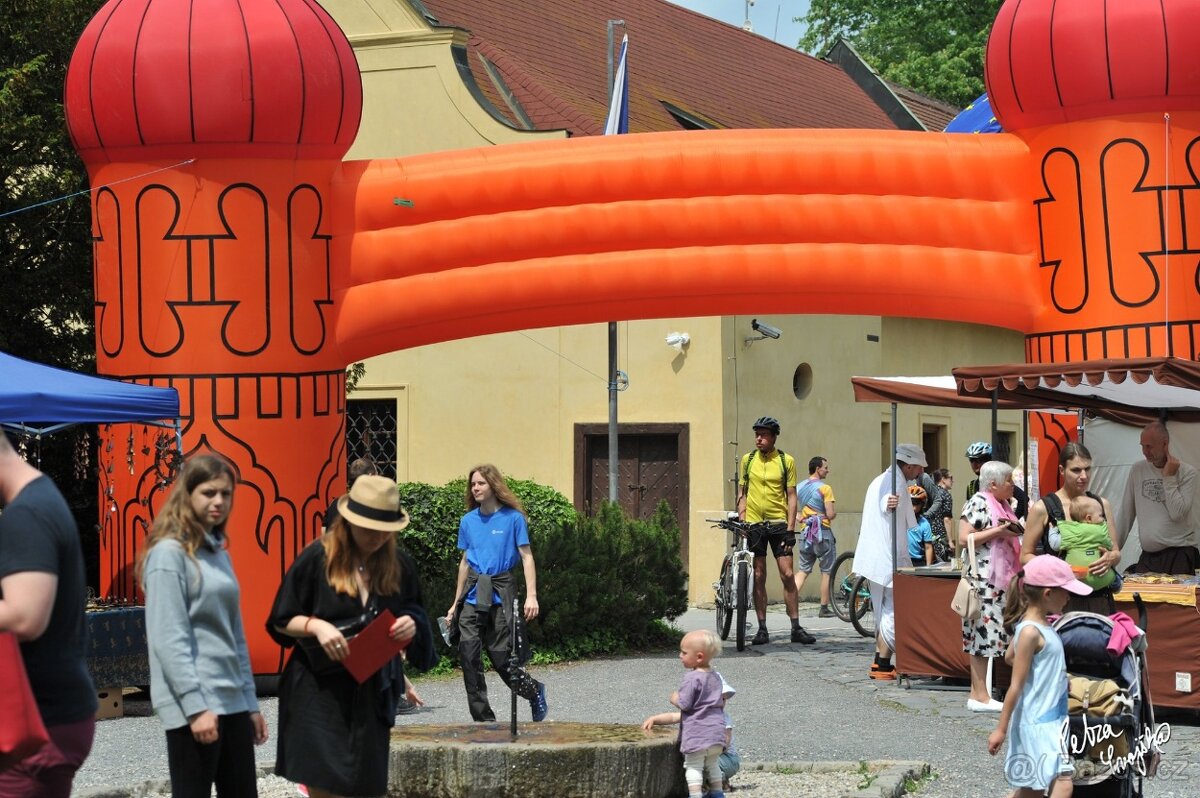 Prodám nafukovací bránu 10m x 6m - 3