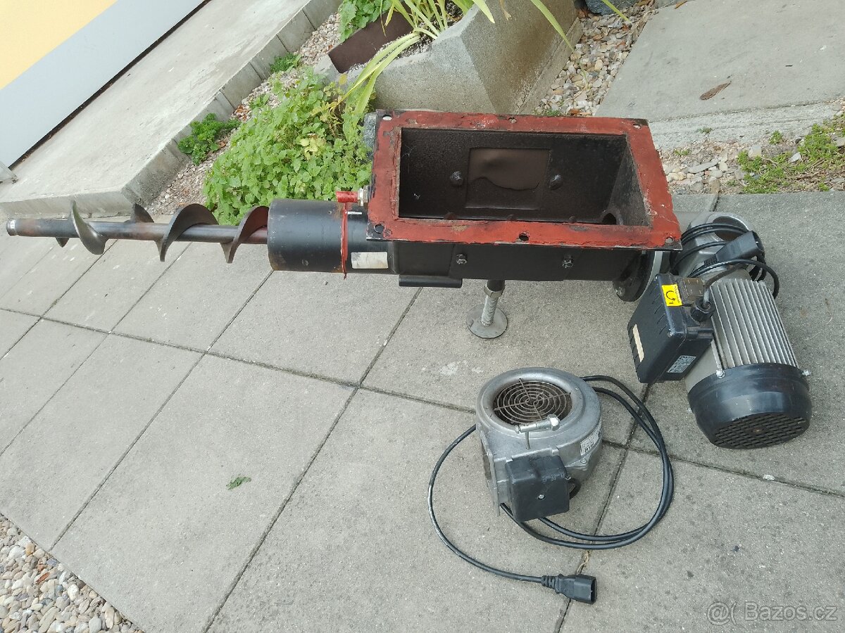 Automatický podavač univerzálního hořáku - 3