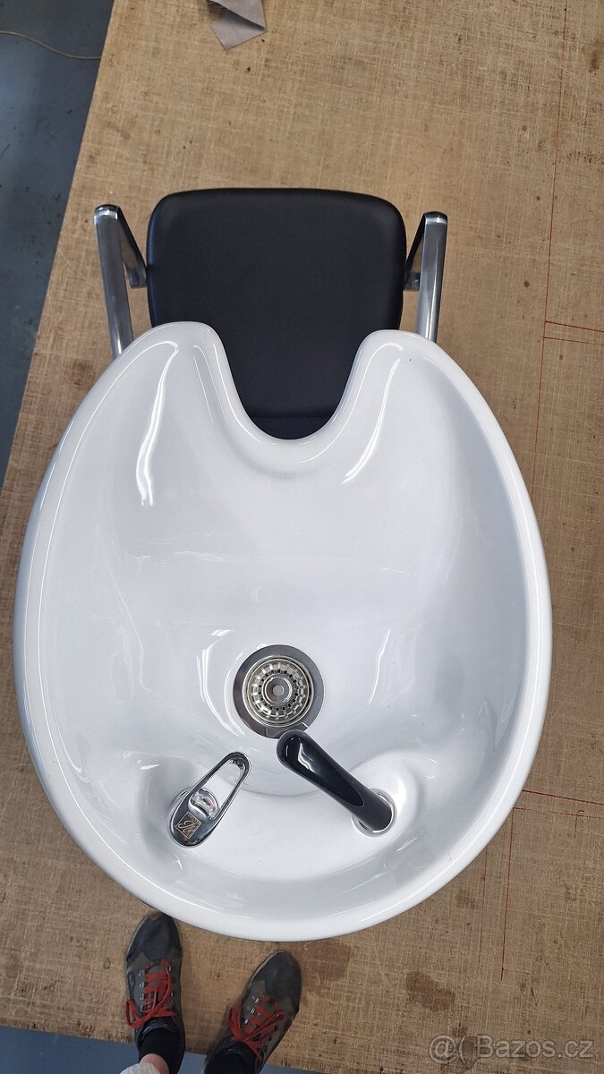 Kadeřnický mycí box - 3