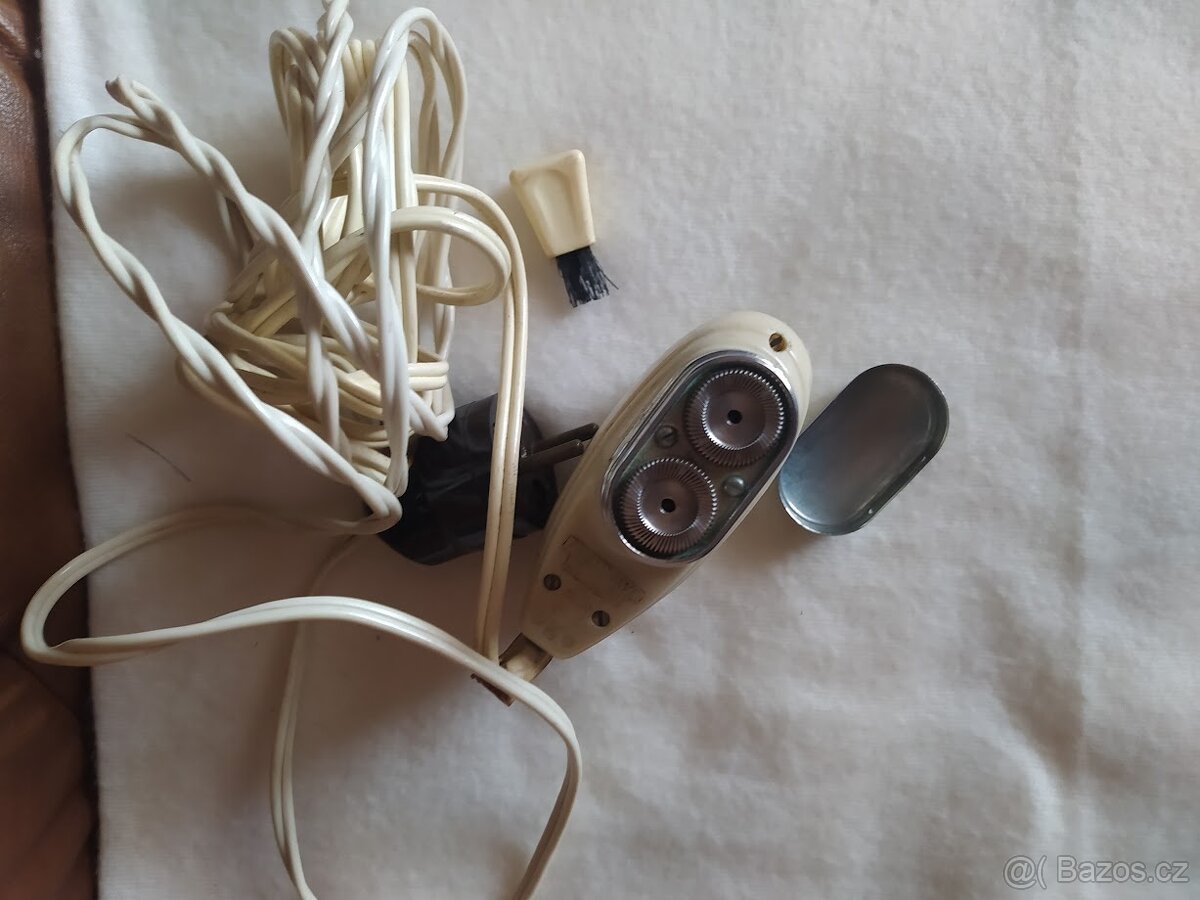 starý holící strojek - 3