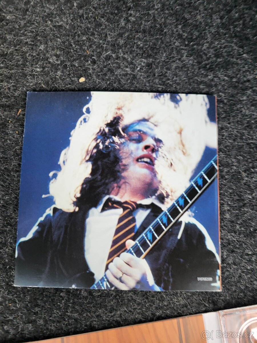 AC DC flon the wall - 3