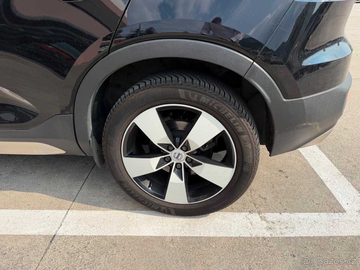 Volvo XC40 2.0 benzín - 3