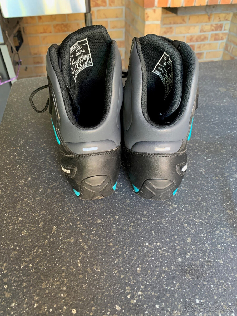 Dámské oblečení, bunda, kalhoty, rukavice, boty - 3