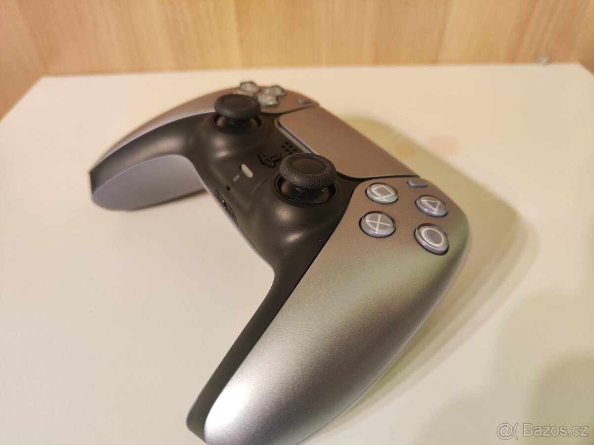 PlayStation 5 DualSense Wireless Controller - Sterling Silve - 3