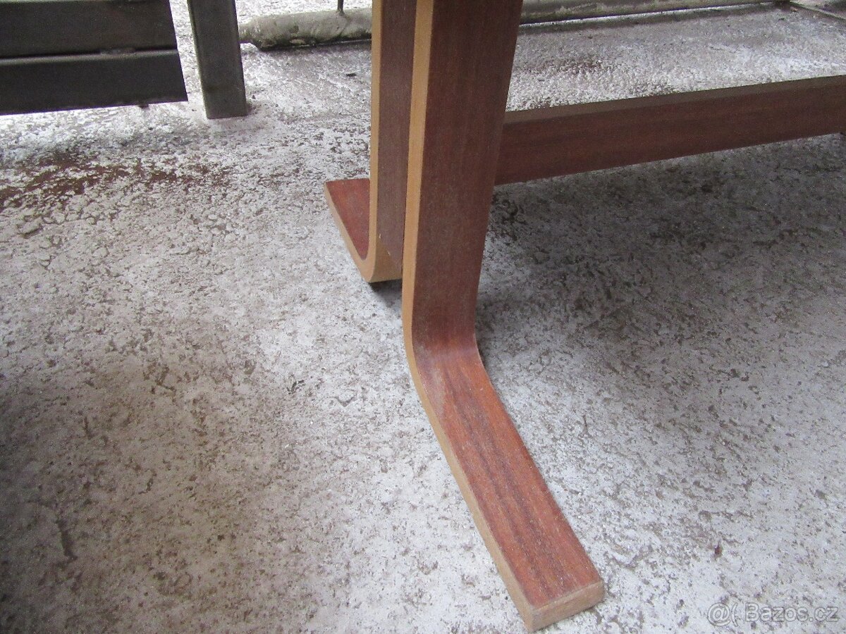 Nabízím zajimavý konferenční stolek Ludvík Volak. Původní st - 3