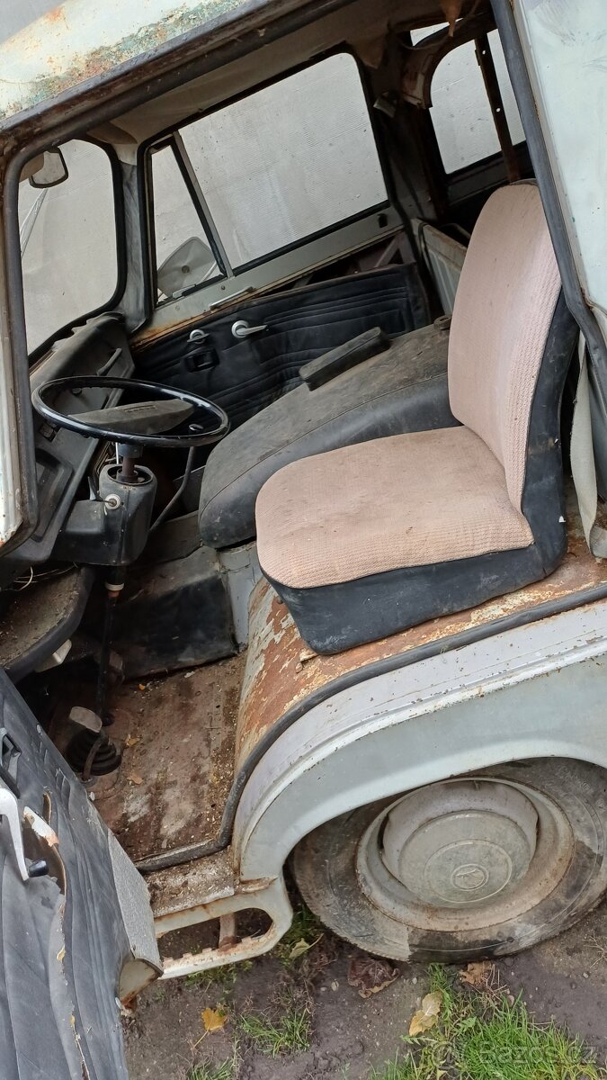 Škoda 1203 zo šiltom - 3