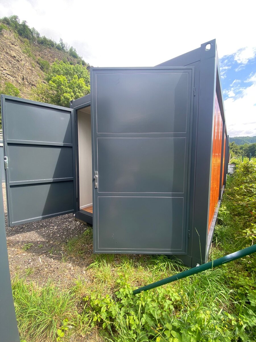 Skladový kontejner o rozměru 3x7m s plechovými vraty - 3