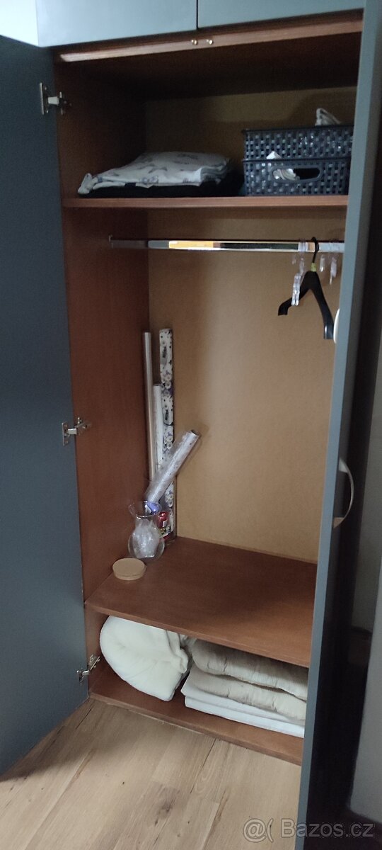 Dřevěná šatní skříň s nástavcem - 3