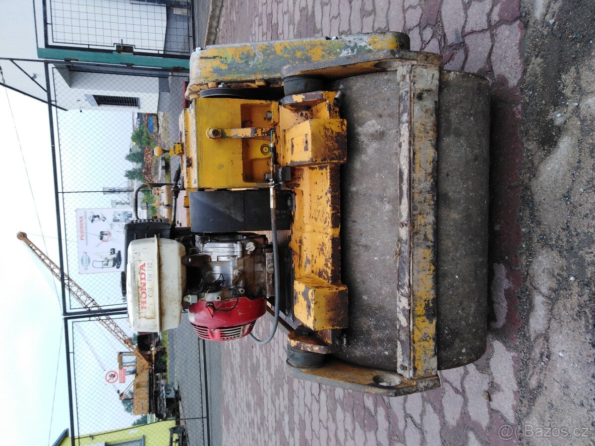 Ručně vedený válec Stavostroj VVW 3403 - 3