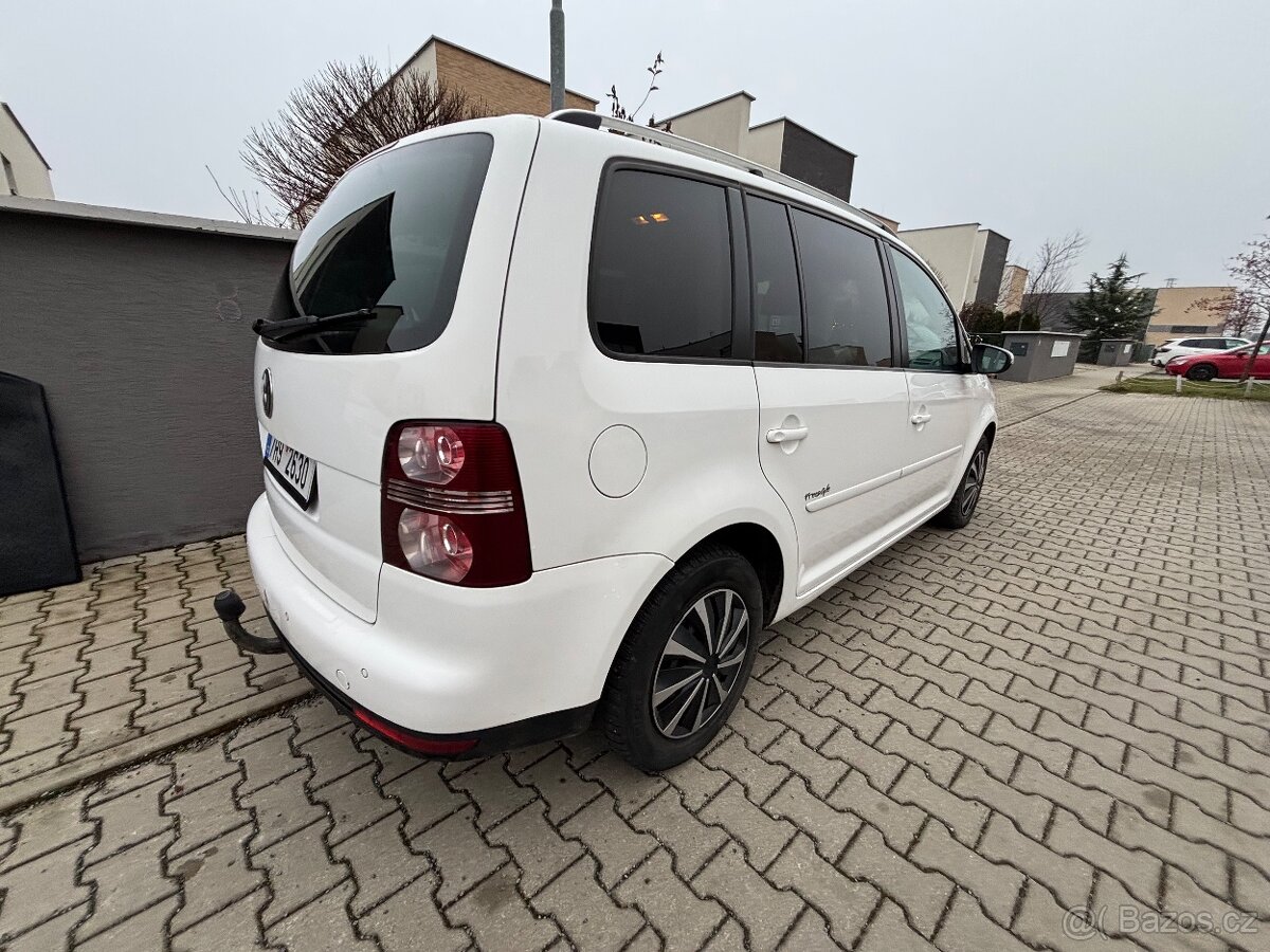VW Touran 2010, 2.0 TDI, 103kw, 7mist. Cele v Kuzi - 3