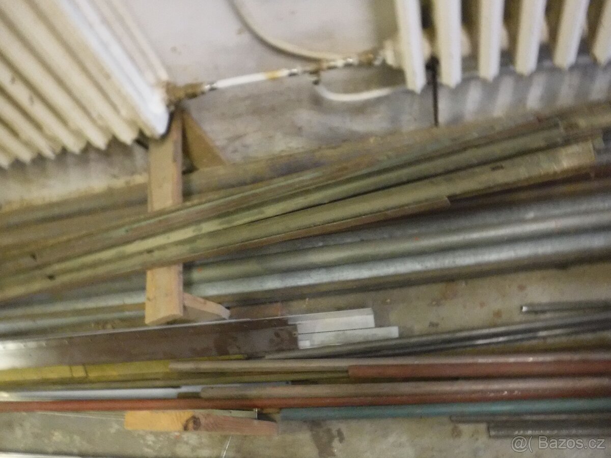 Různý kovový materiál - 3