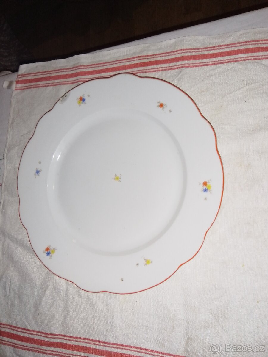 talíře - 3