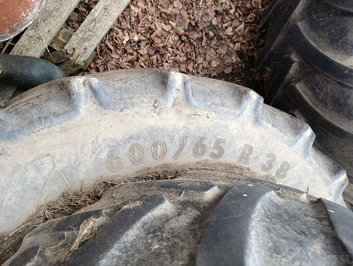 Pneu na traktor i s disky - 3