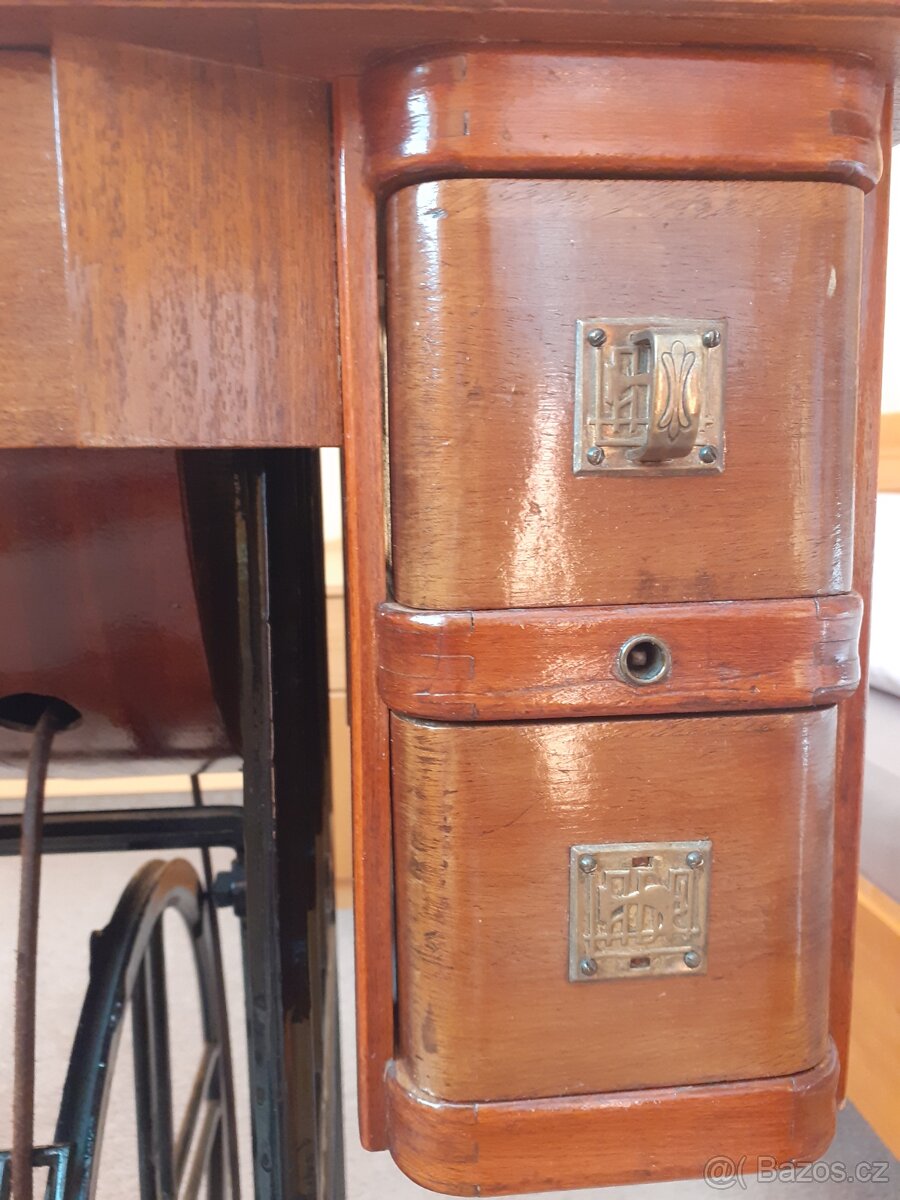 Šicí stroj LADA - 3