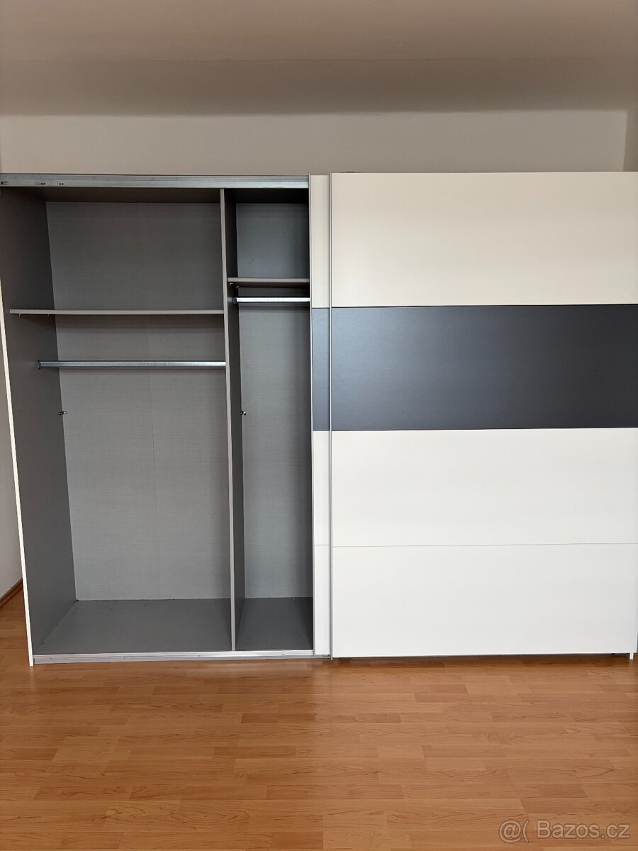 Šatní skříň - 3