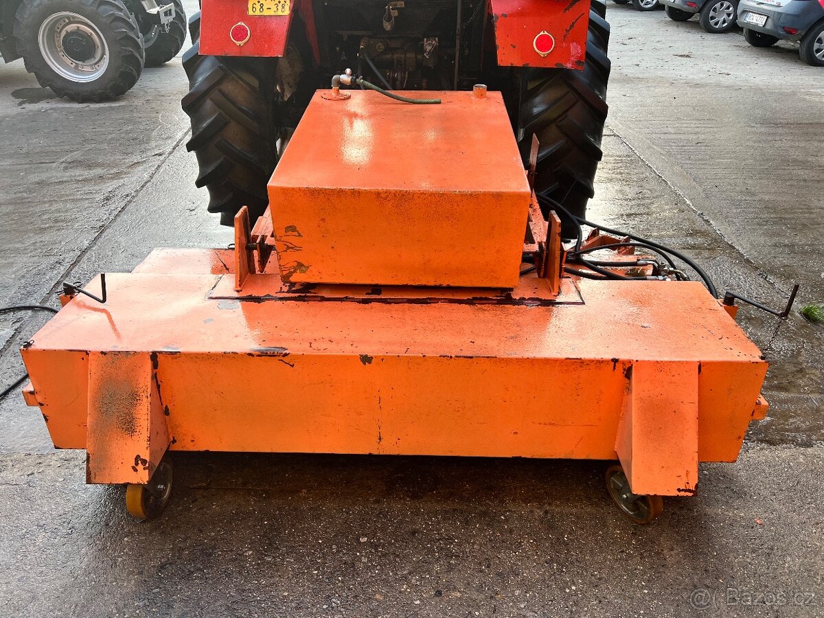 Zametací nesený kartáč za traktor - 3