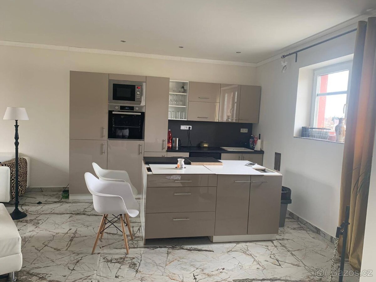 Vzorková kuchyňská sestava LARA v LESKU - 3