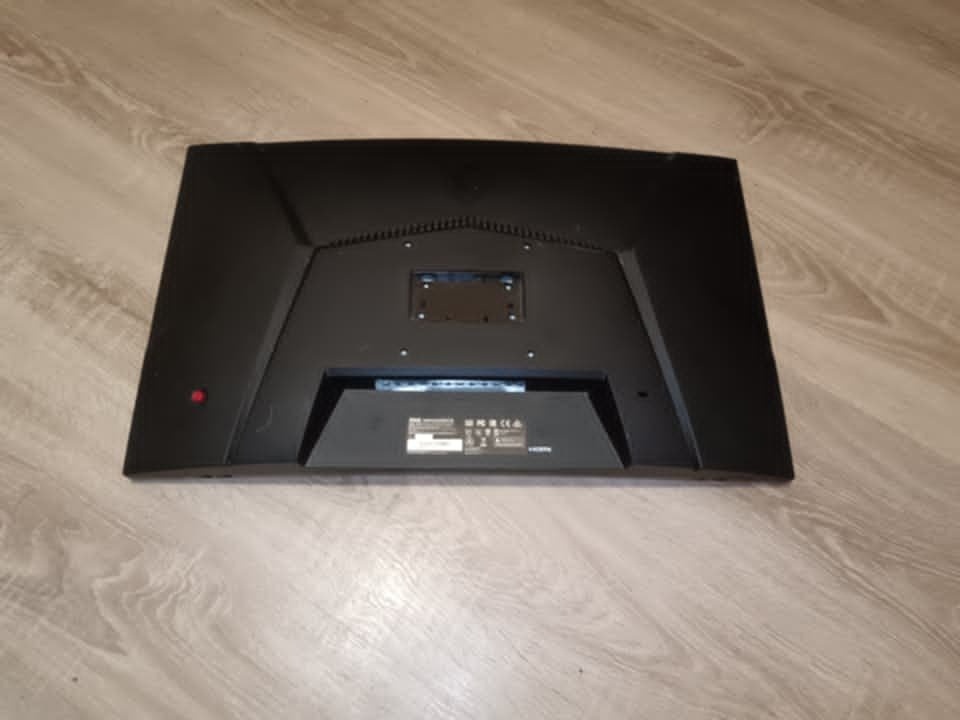 MSI 144 HZ 24 Palcu - 3