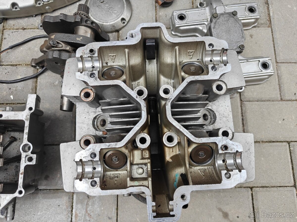 Suzuki GS 500 - motor na díly - 3