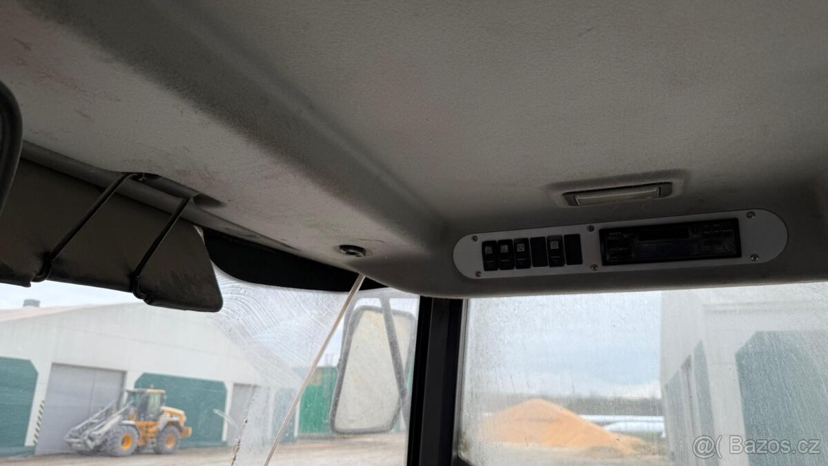 Kloubový nakladač JCB 426e - 3