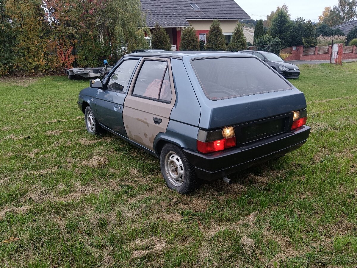 Favorit r.v.1990 karbec pekny stav HP sporting - 3