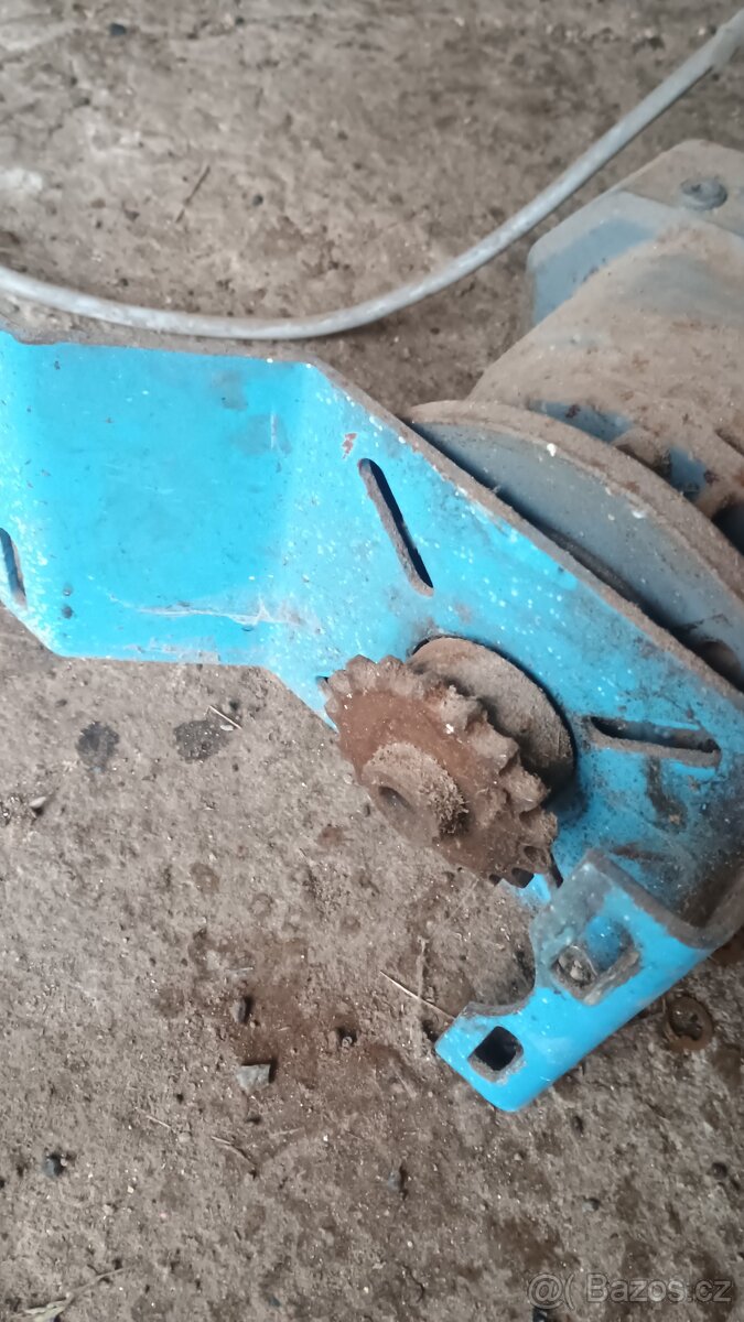 Elektromotor s převodovkou - 3